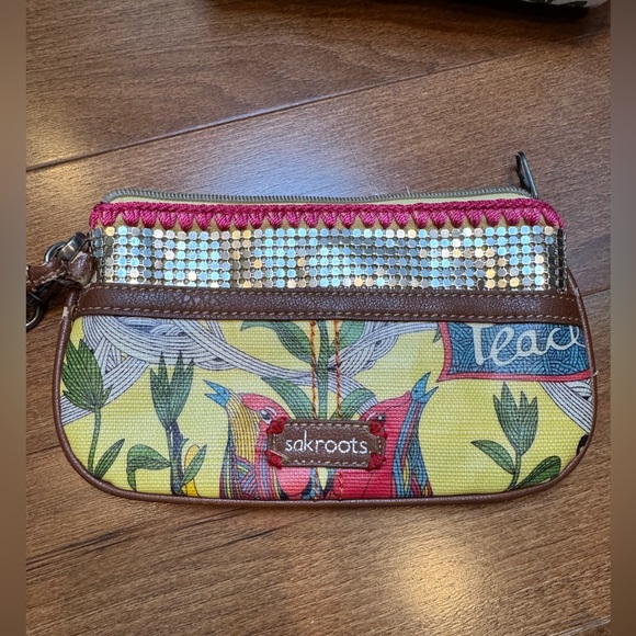 SAKROOTS Multicolor Wristlet and Pouch Set - Picture 4 of 11